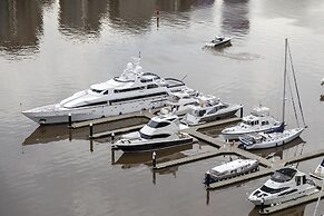 Melbourne Lifestyle Apartments - Best Views on Collins