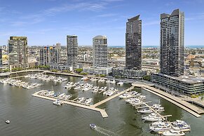 Melbourne Lifestyle Apartments - Best Views on Collins