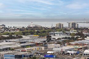 Melbourne Lifestyle Apartments - Best Views on Collins