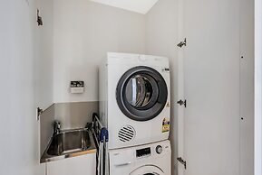 Melbourne Lifestyle Apartments - Best Views on Collins