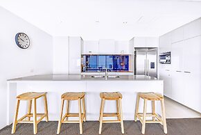 Circle On Cavill Surfers Paradise Apartments-Holiday Paradise