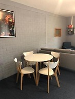 Bull 'n' Bush Hotel Motel