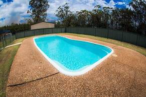 Bull 'n' Bush Hotel Motel