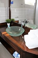 Barefoot Caye Caulker Hotel