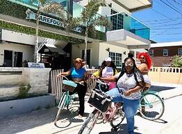 Barefoot Caye Caulker Hotel