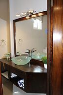 Barefoot Caye Caulker Hotel