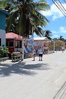 Barefoot Caye Caulker Hotel