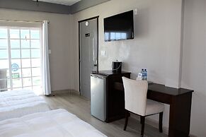 Barefoot Caye Caulker Hotel