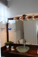 Barefoot Caye Caulker Hotel