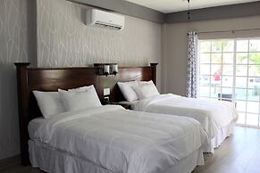 Barefoot Caye Caulker Hotel