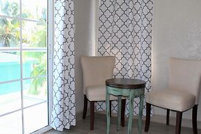 Barefoot Caye Caulker Hotel