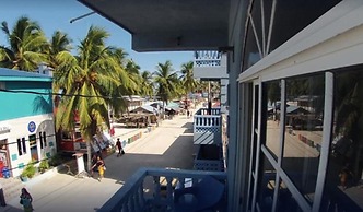 Barefoot Caye Caulker Hotel