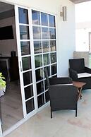 Barefoot Caye Caulker Hotel