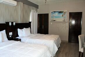 Barefoot Caye Caulker Hotel