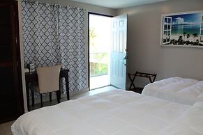 Barefoot Caye Caulker Hotel