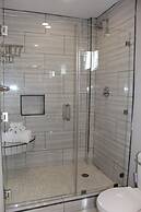 Barefoot Caye Caulker Hotel