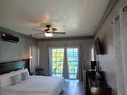 Barefoot Caye Caulker Hotel