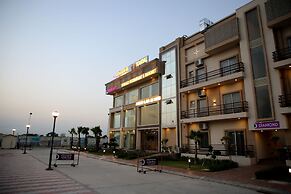 Anandam Clarks Inn Suites Vrindavan