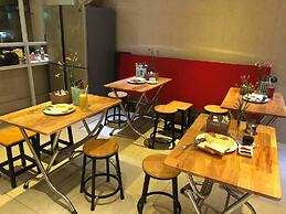 RedDoorz Plus @ Pham Ngu Lao 2