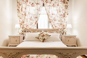 Nephiria's Art House, Under the Acropolis