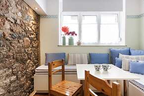 Nephiria, Back to Tradition, In the heart of Plaka