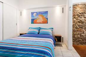 Nephiria, Back to Tradition, In the heart of Plaka