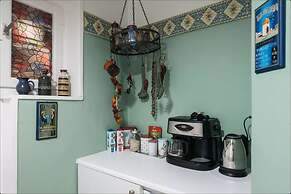 Nephiria, Back to Tradition, In the heart of Plaka