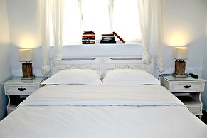 Nephiria, Under the Acropolis, In the heart of Plaka