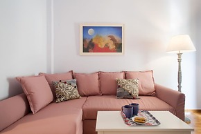 Nephiria, Live like a local next to Acropolis