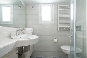 Nephiria, Live like a local next to Acropolis