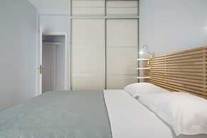 Nephiria, Live like a local next to Acropolis