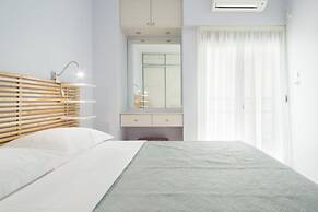 Nephiria, Live like a local next to Acropolis