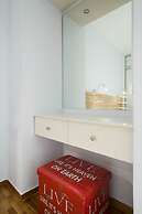 Nephiria, Live like a local next to Acropolis