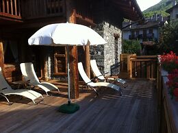 Les Trompeurs Chez Odette
