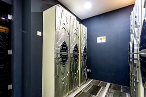 Met A Space Pod @ Arab Street