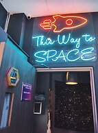 Met A Space Pod @ Arab Street