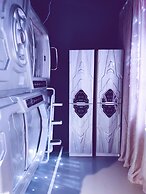 Met A Space Pod @ Arab Street