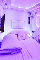 Met A Space Pod @ Arab Street