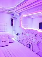 Met A Space Pod @ Arab Street