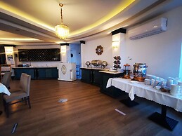 Green Queen Hotel