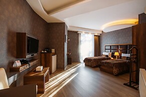 Green Queen Hotel
