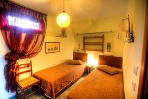 Anna Karra Studios & Apartments