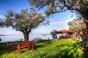 Anna Karra Studios & Apartments