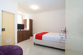OYO 143 Dukuh Kupang Residence