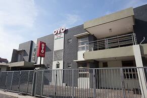 OYO 143 Dukuh Kupang Residence