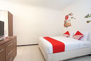 OYO 143 Dukuh Kupang Residence