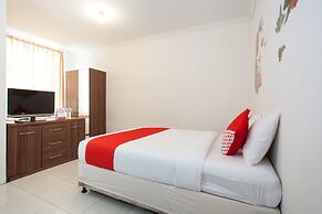 OYO 143 Dukuh Kupang Residence