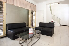 OYO 143 Dukuh Kupang Residence