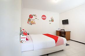 OYO 143 Dukuh Kupang Residence