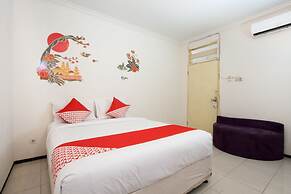 OYO 143 Dukuh Kupang Residence